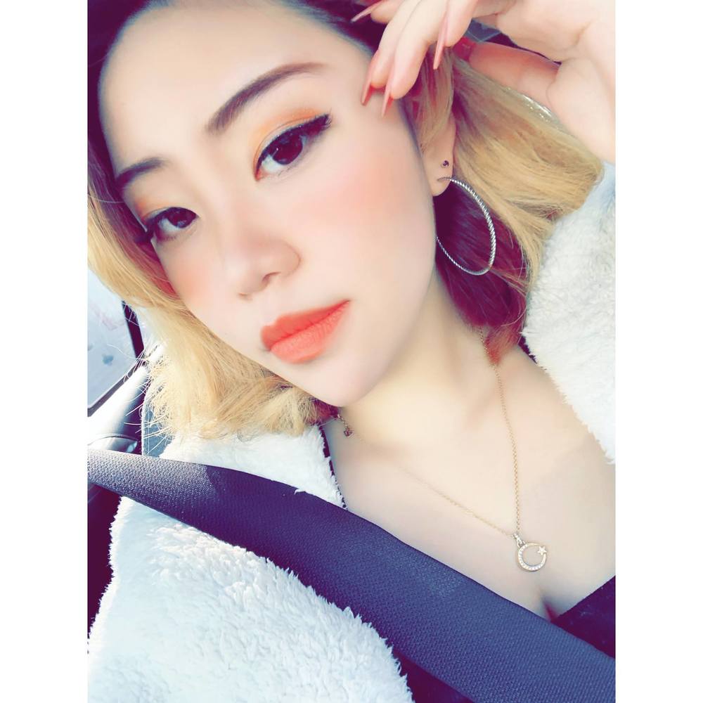 Meet your Posher, Yimoa